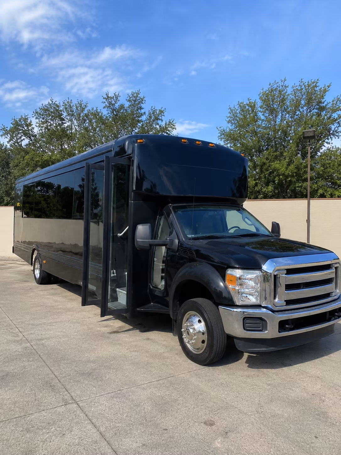 mission 20 passenger party bus